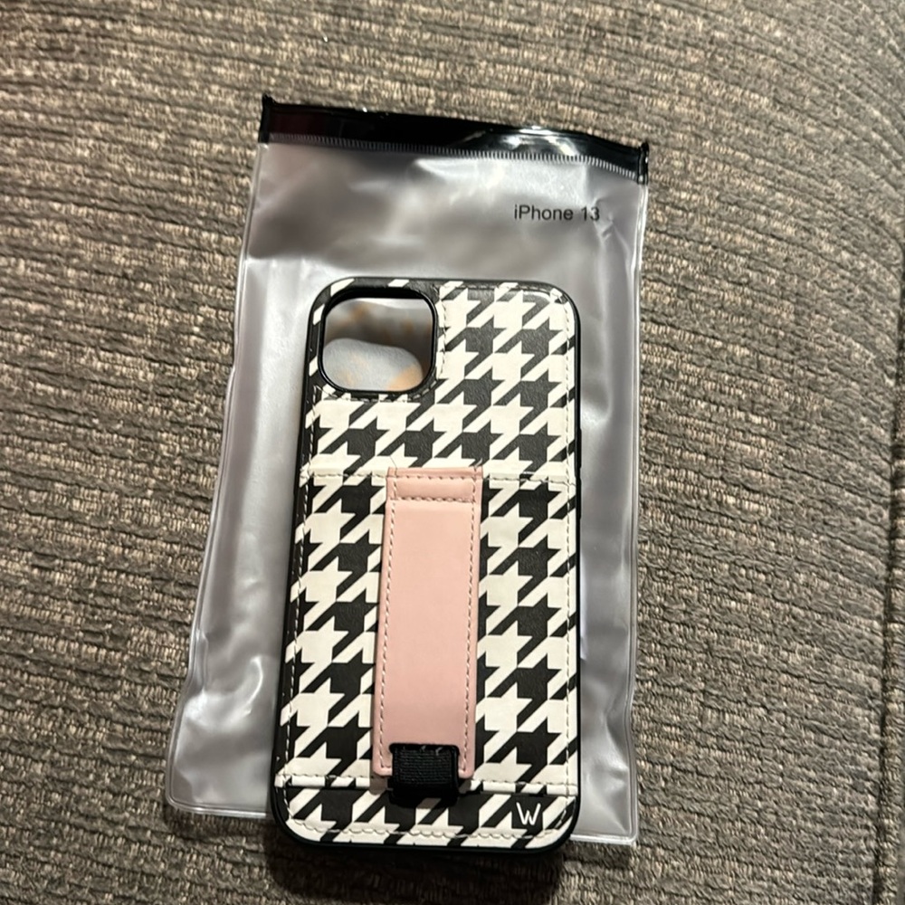Walli IPhone 13 HOUNDSTOOTH case
